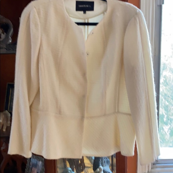 A suit jacket - Picture 2 of 3